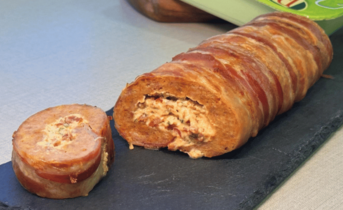 piscancja rolada s slanino in kremnim nadevom